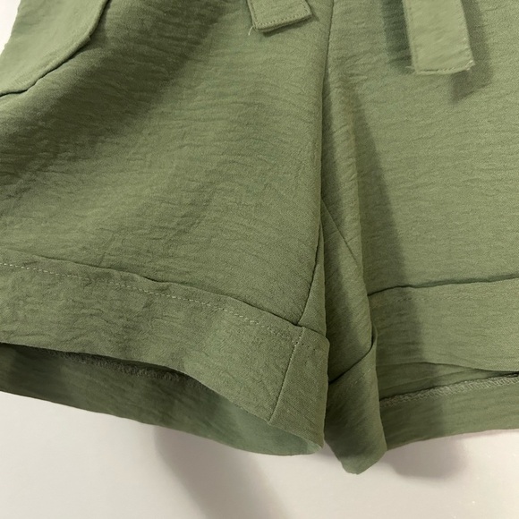 New York Clothing Company Green High-Waisted Shorts with Belt, Size S - Picture 3 of 6